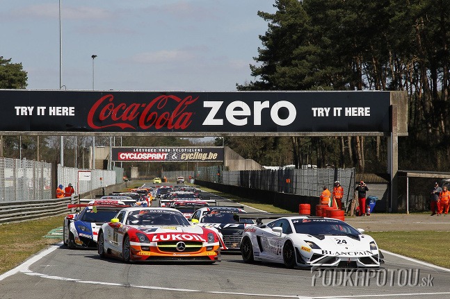 Grandiózny úspech slovenského pretekára v rámci seriálu FIA GT - Štefan Rosina vyhral preteky!