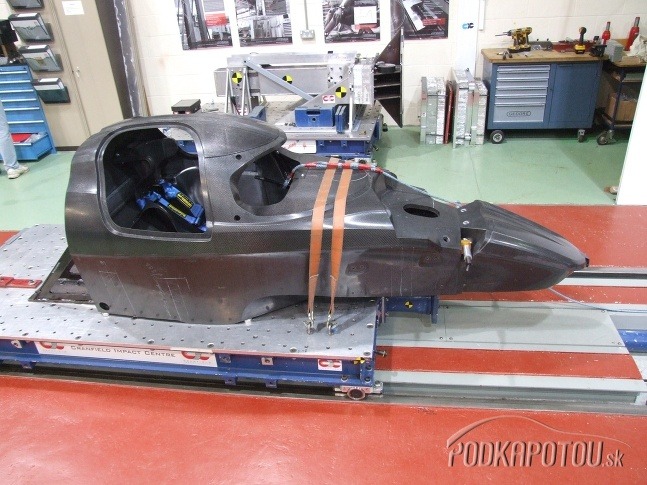 Praga R1, presnejšie jej monokok, absolvoval crashtest vo Veľkej Británii.