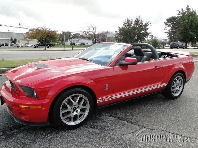 Mustang Shelby GT 500 má pod kapotou poriadnu porciu výkonu, ako sa presvedčili v Quebecu.