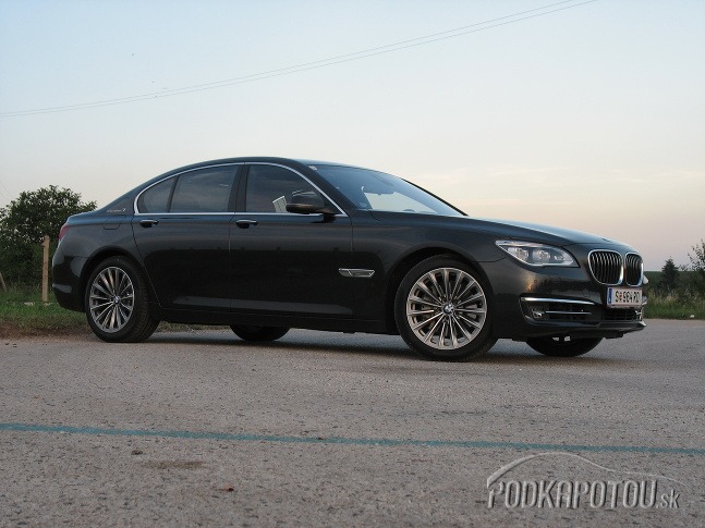 BMW Activ Hybrid 7 je vlajková loď mníchovskej automobilky so zeleným cítením.