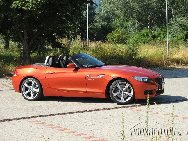 BMW Z4 vo verzii sDrive 28i vie pekne zamotať (nielen) hlavu vodiča - ale aj spolucestujúceho.