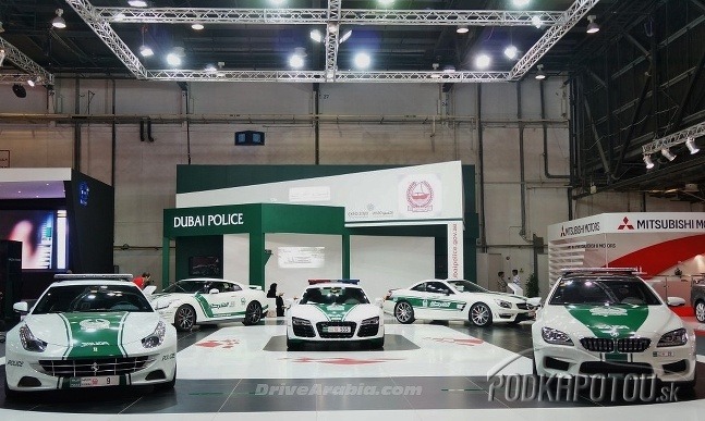 Dubajská polícia rozšírila svoju exkluzívnu flotilu a pridali sa aj hasiči.