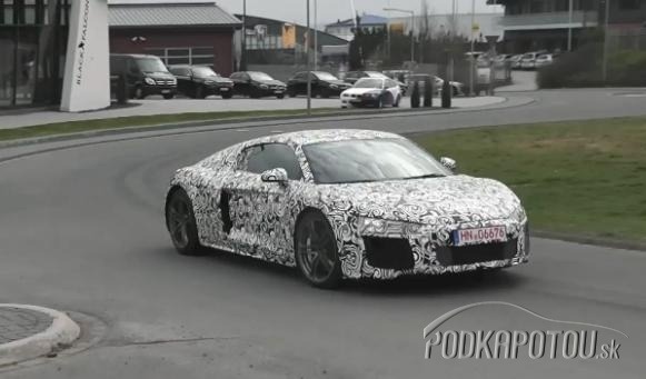 Audi R8 prichytené počas testovania