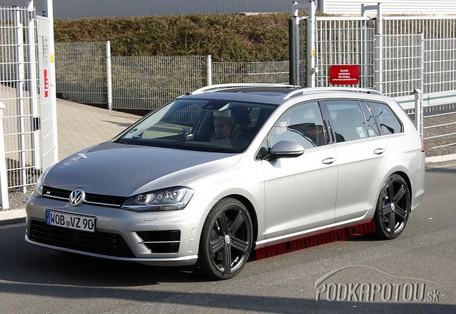 Volkswagen Golf R vo verzii kombi