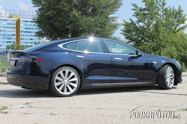 Tesla Model S 85 kW/h Performance