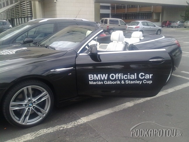 Toto BMW 6 bude voziť Stanley Cup a Mariána Gáboríka.