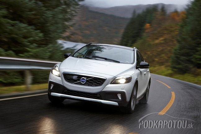 Volvo V40 Cross Country dostalo pohon 4x4, nový motor i prevodovku