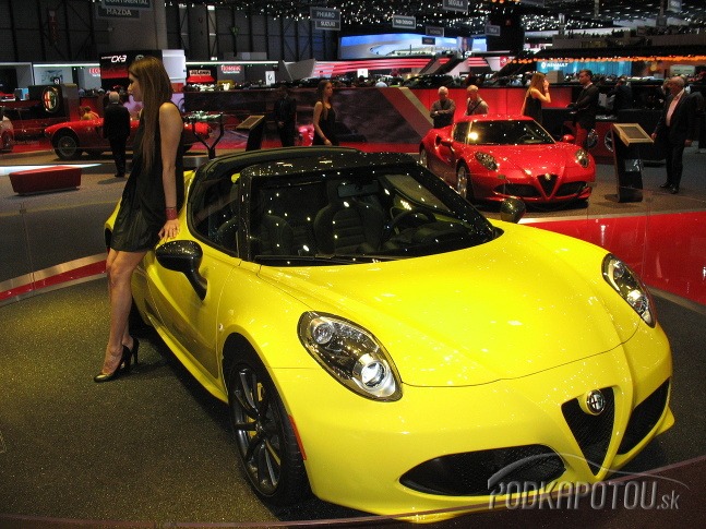 Alfa Romeo 4C Spider na autosalóne v Ženeve 2015