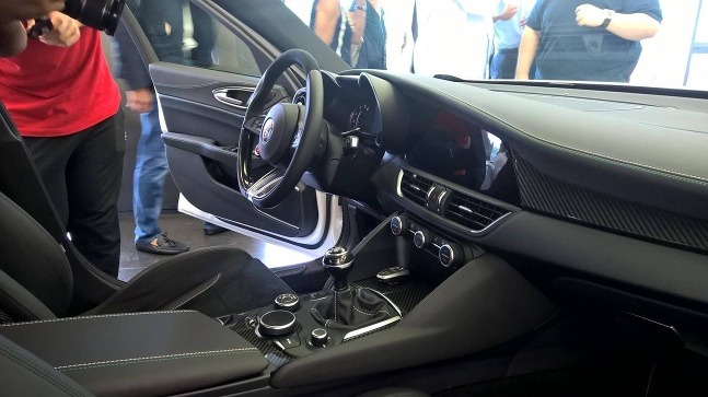 Alfa Romeo Giulia odhalila aj interiér