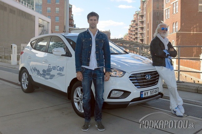 Hyundai ix35 Fuel Cell - 2383 km za 24 hodín