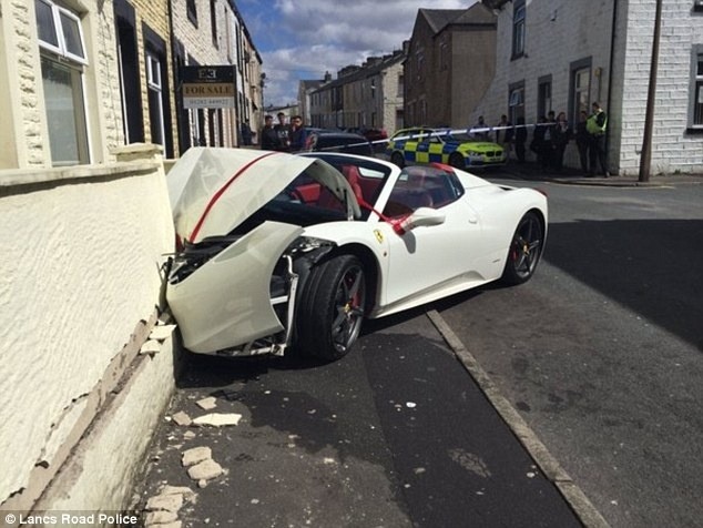 Ferrari skončilo v múre