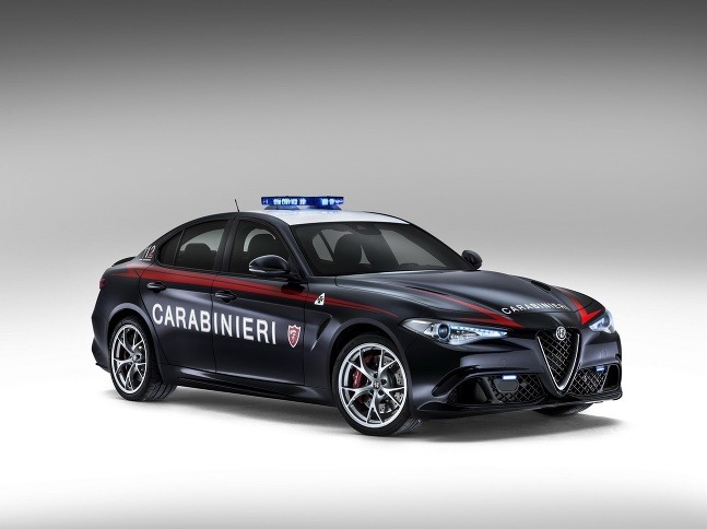 Alfa Romeo Giulia Quadrifoglio Verde Carabinieri 2016