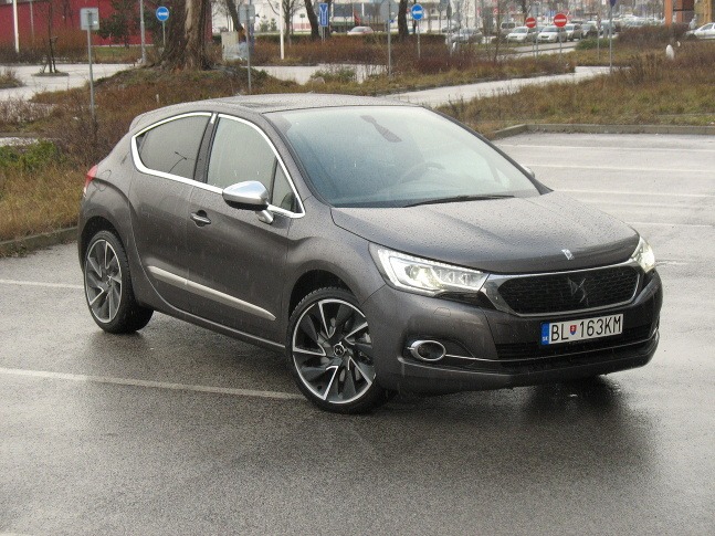DS 4