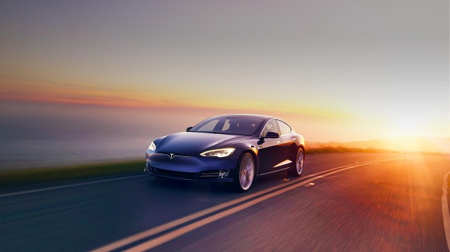 Tesla S, X aj 3 s balíkom plnej autonómie