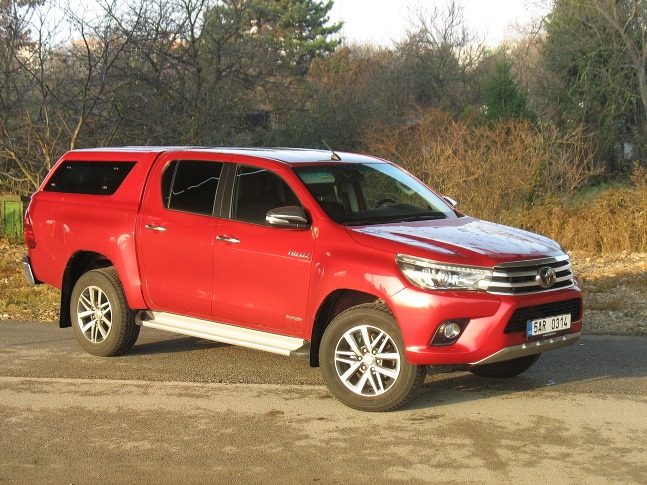 Toyota Hilux 2,4 D 6AT