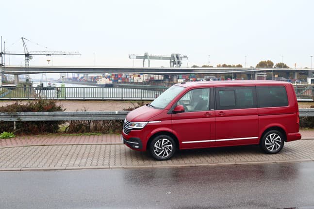 VW Multivan na ceste