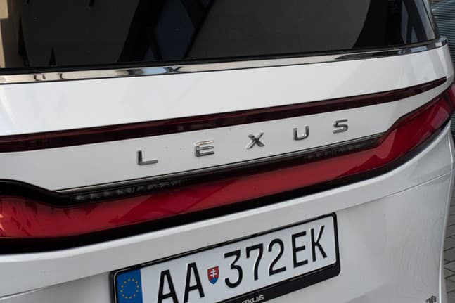 Lexus LM 350h AWD