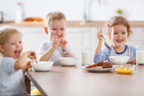 Vynecháva vaše dieťa raňajky?