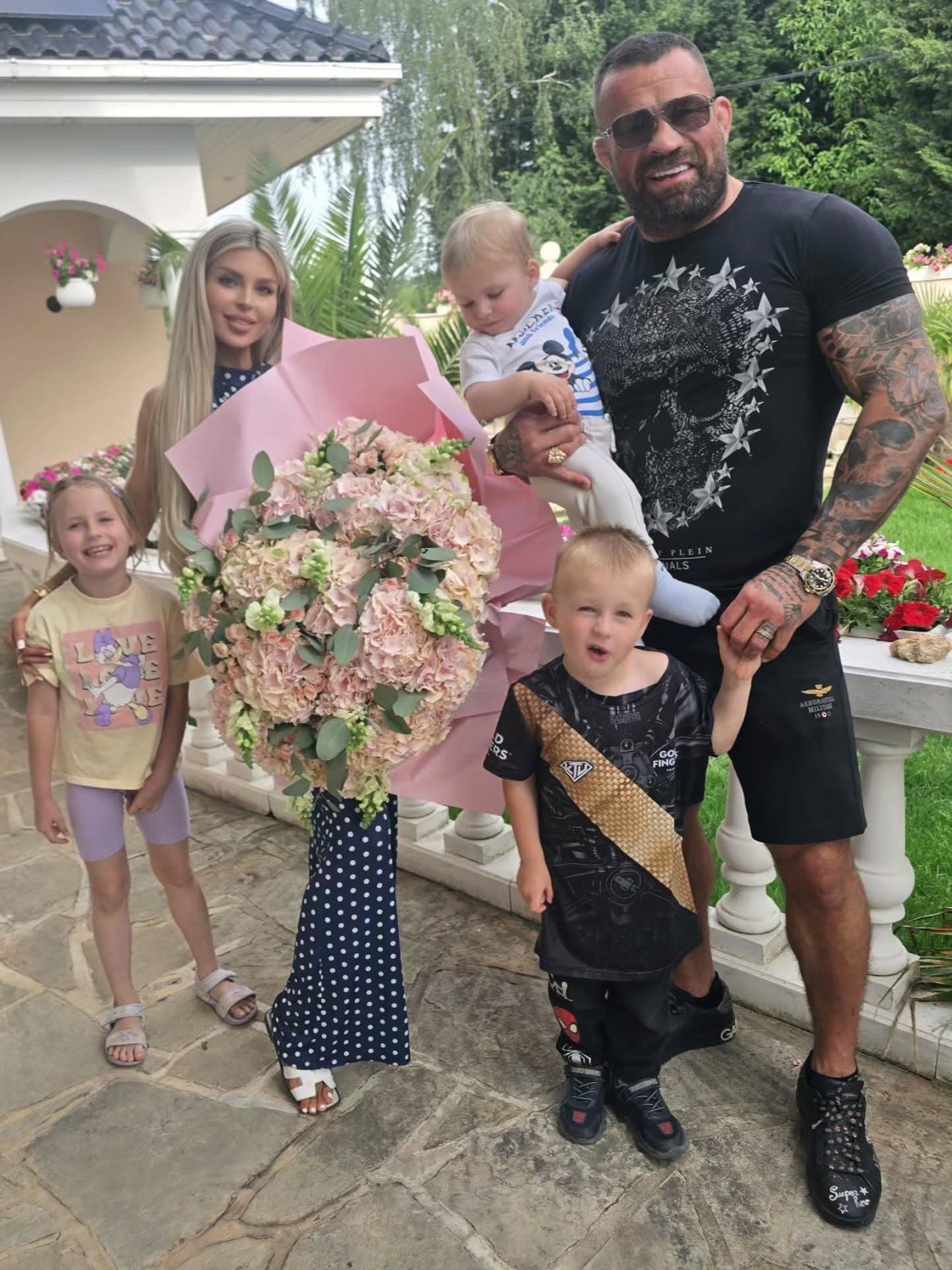 Lela Vémola with her children and husband