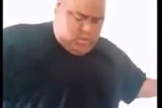 Tento snaživý tatko je