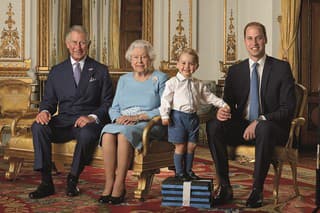 Princ George pózuje vedľa