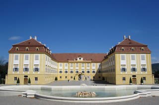 TIP: V Schloss Hofe