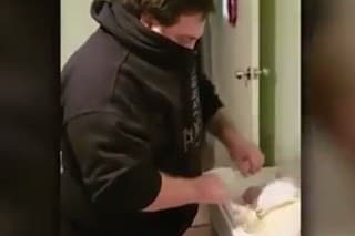 Výmena plienky stála otca