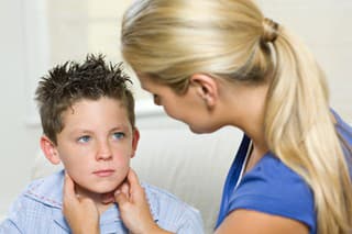 Mumps: Spoznajte hlavný príznak