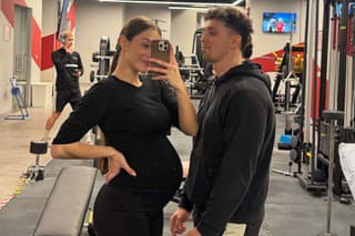 Známa budúca mamička schytala