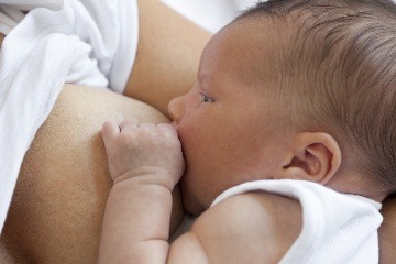 Silikónové prsia a dojčenie: