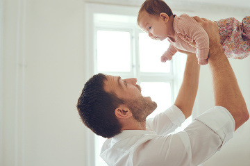 Otec ovplyvňuje život dcéry