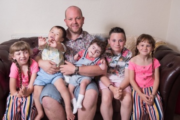 Ben adoptoval päť detí: