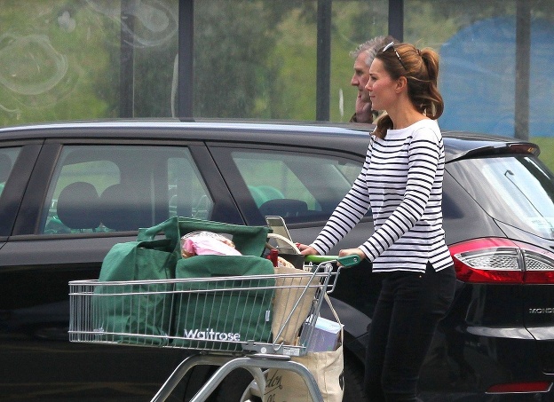 Kate sama nakupovala aj pár týždňov po pôrode Georga. (profimedia.sk)