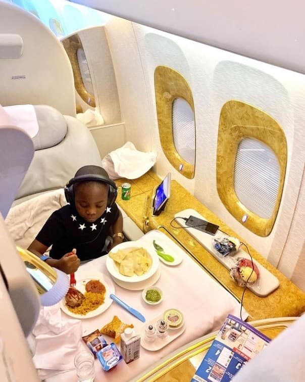(Mladý pánko lieta zásadne súkromným lietadlom, foto: Instagram)