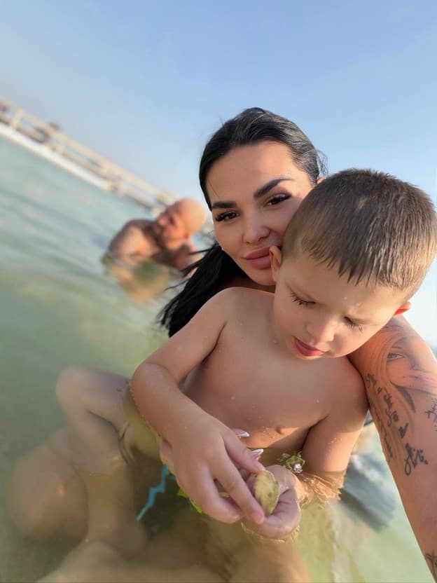 Plačková porodila a nezaháľa: Plačková porodila a nezaháľa: