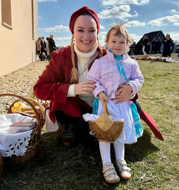 Natalia Puklušová with her daughter