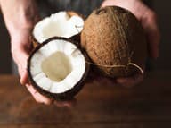Muž desaťročia JEDÁVA len kokosové orechy: Dá sa PREŽIŤ na jednom jedle?