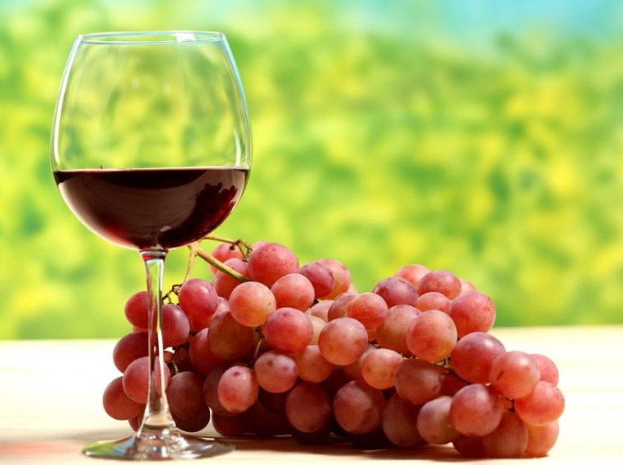 Víno sa považuje za kráľovský nápoj, keďže má liečivé účinky.