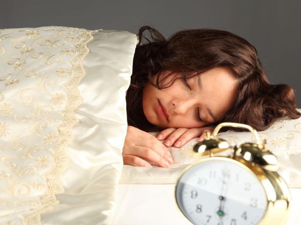 Spánok podporíte aj horčíkom, vápnikom alebo chmeľom.