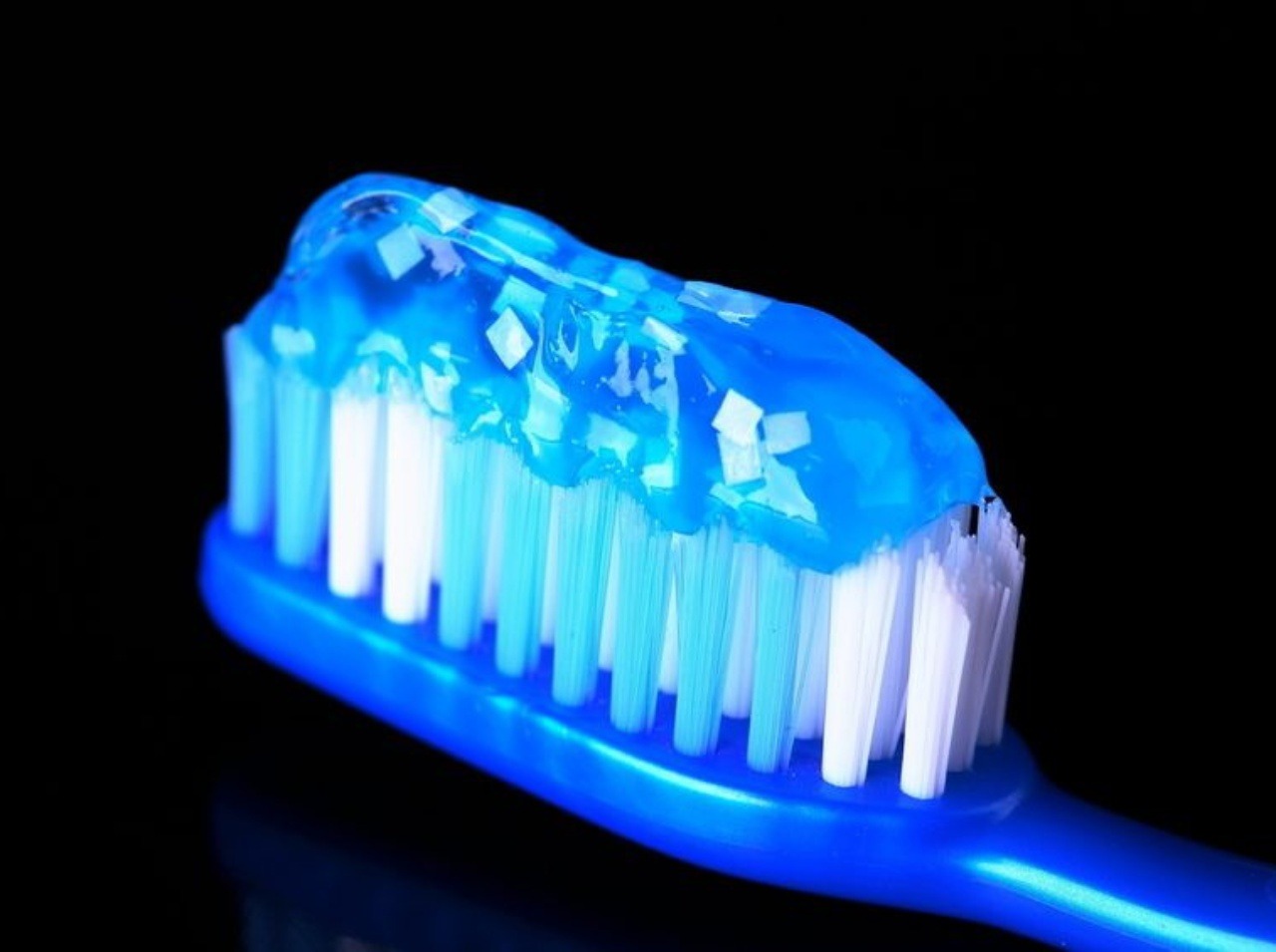 Na zubných pastách sú údajne nepravdivé informácie.
