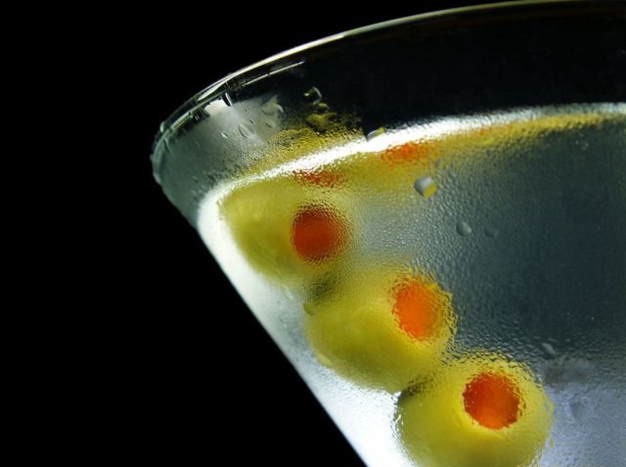 James Bond dokázal vypiť za deň až 5 vodiek s martini.