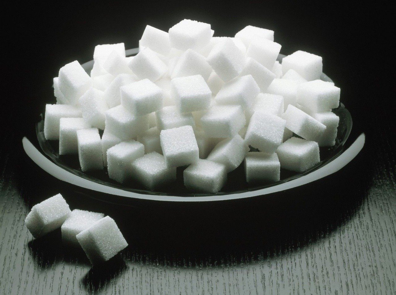 Cukor je nebezpečný, nachádza sa aj v takých jedlách, kde by ste to nečakali!