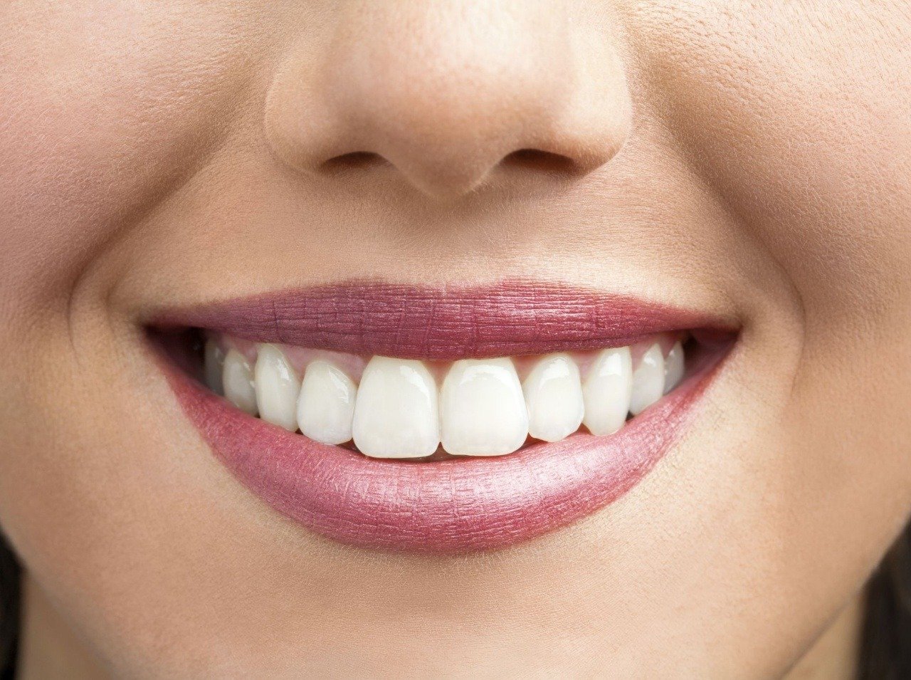 Biele zuby dosiahnete vďaka zubnej paste bez chemických látok.