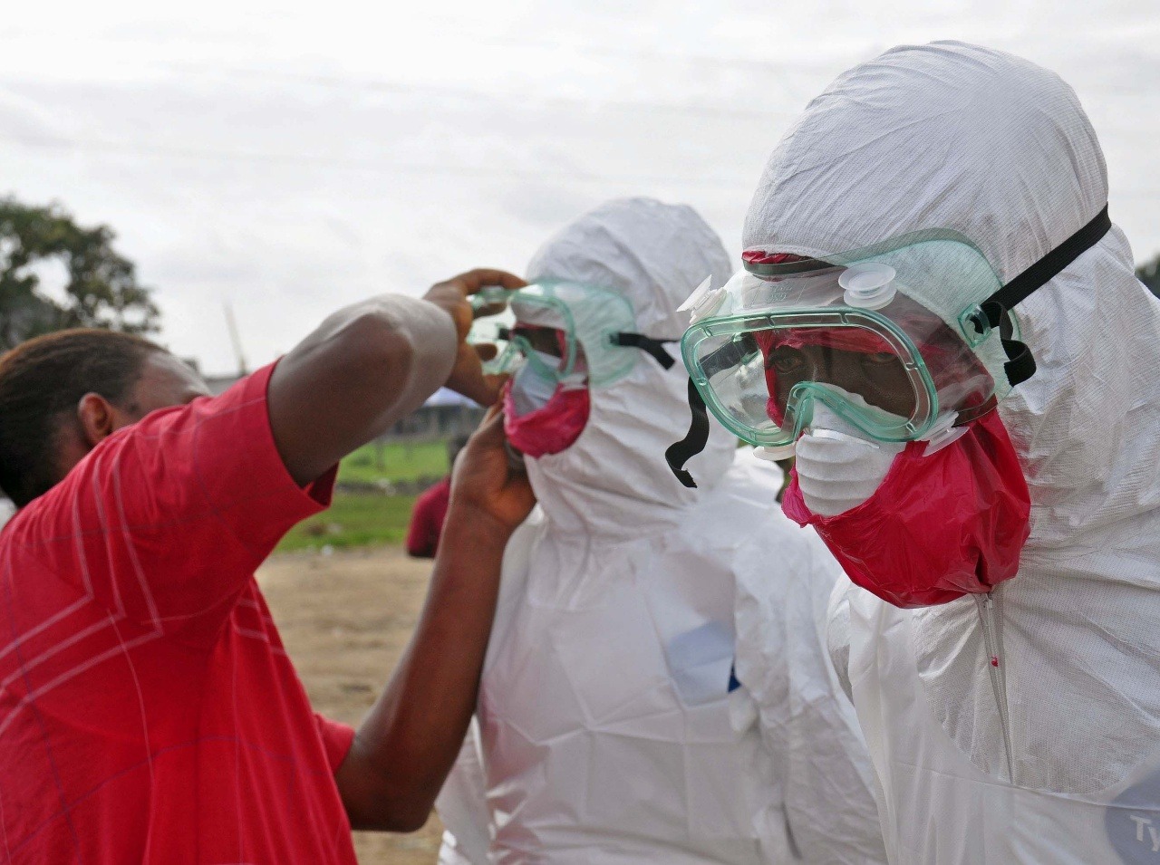 Ebola straší celý svet, zdravotní pracovníci bojujú s chorobou ako len môžu!