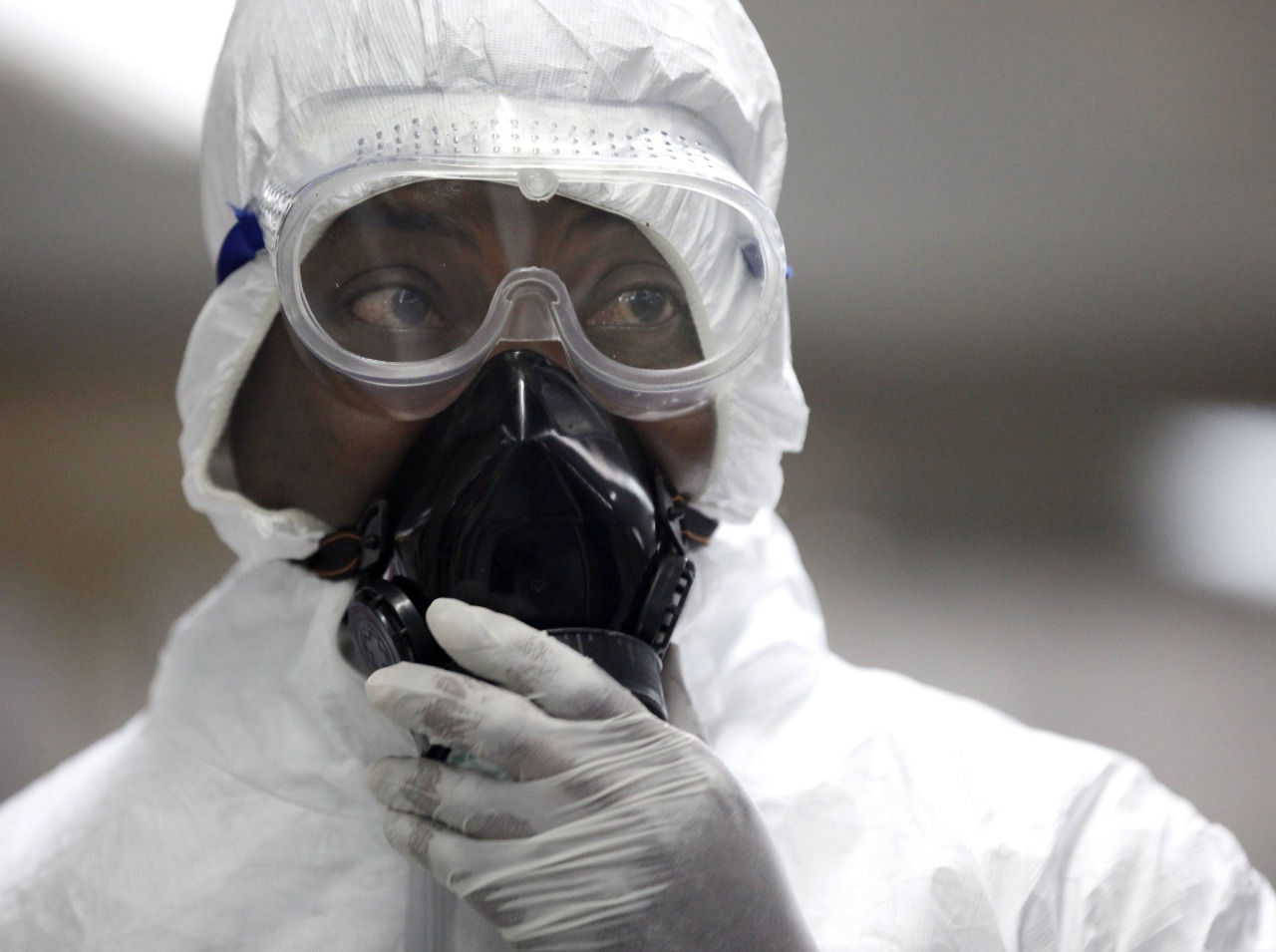 Vírus ebola má čoraz viac obetí.