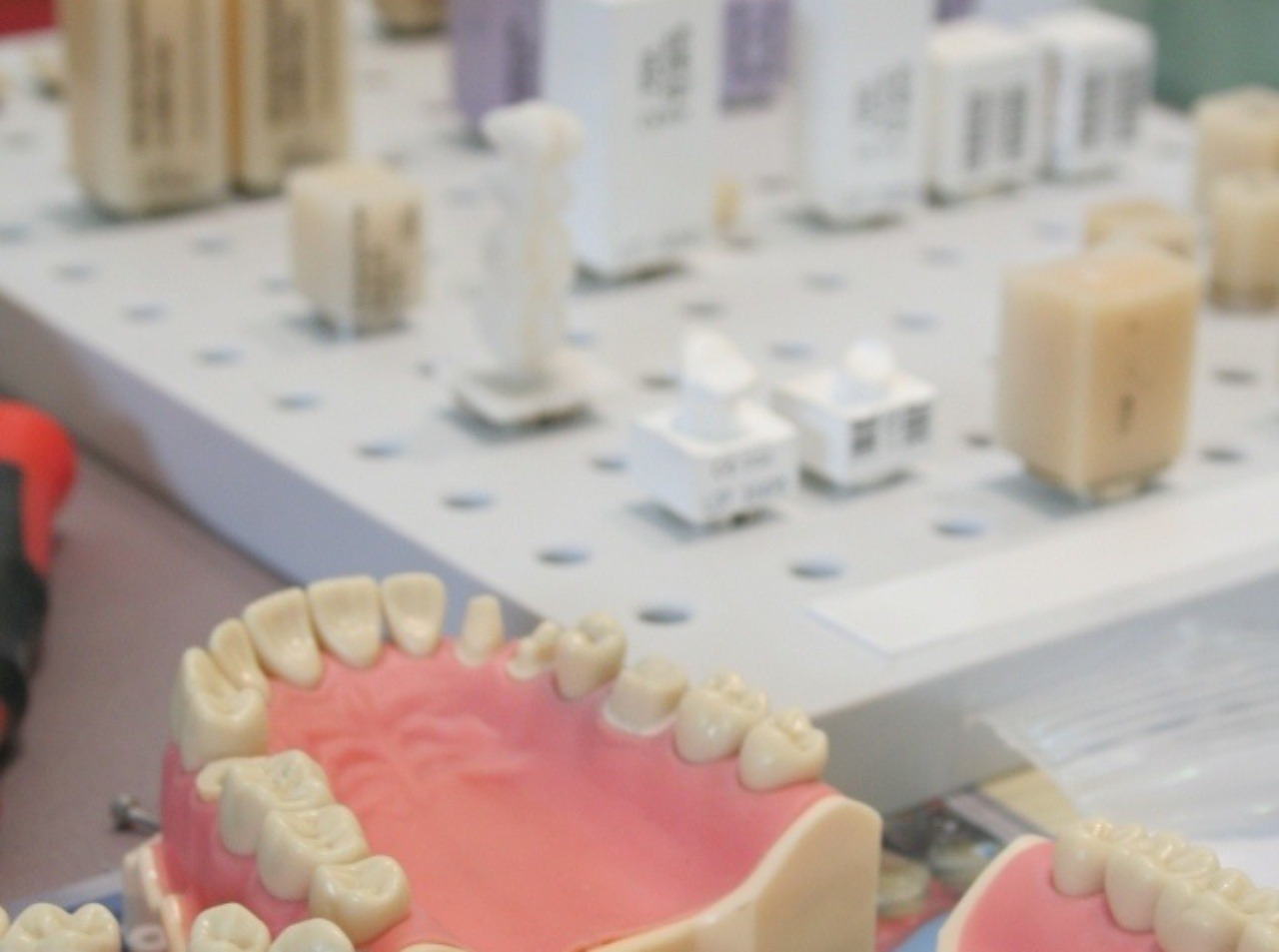 Zdravé a krásne zuby sú devízou, ktorá posúva celkový vzhľad na vyššiu úroveň.