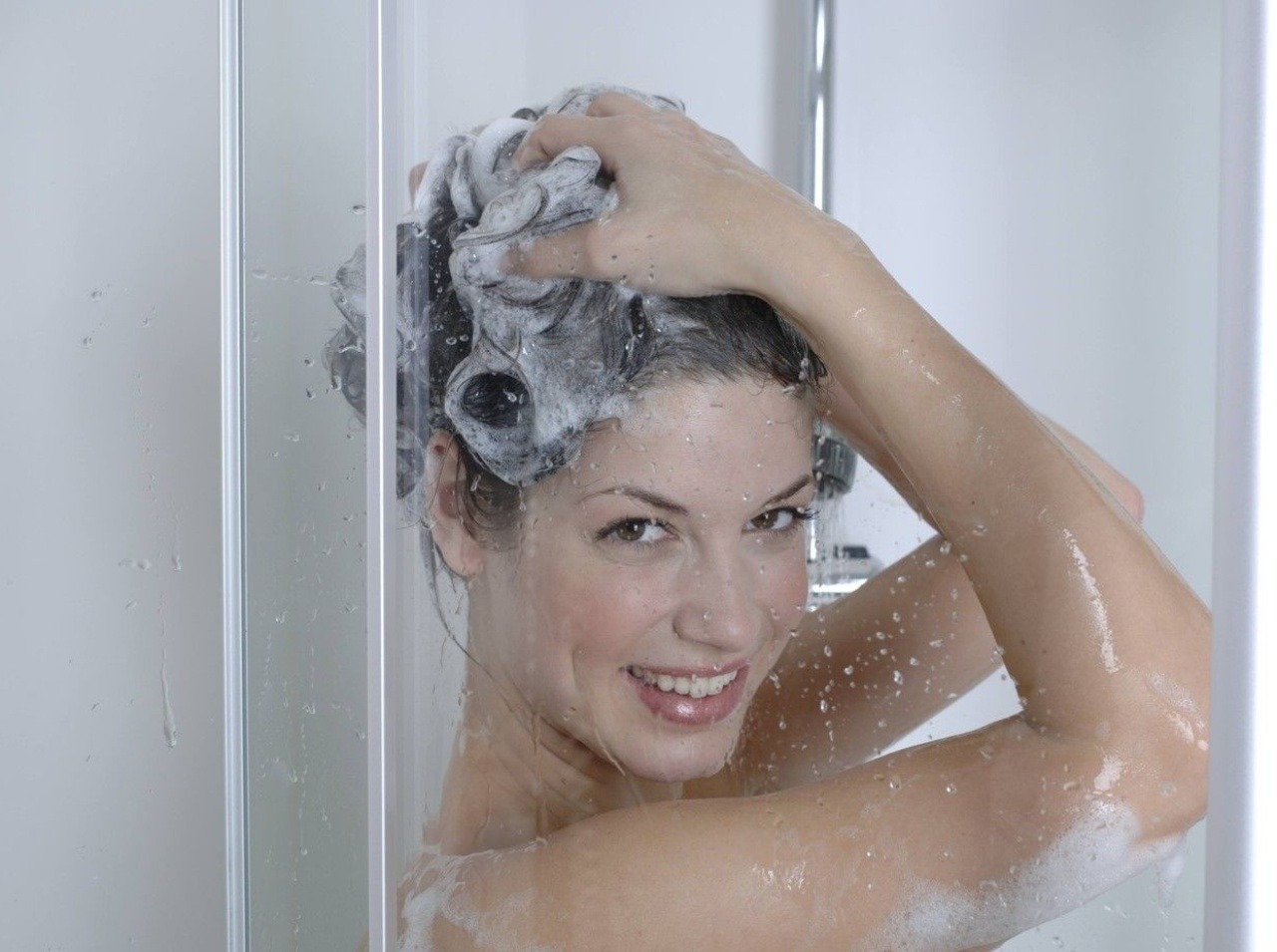 Množstvo ľudí odhadzuje šampóny, plné chemických látok!