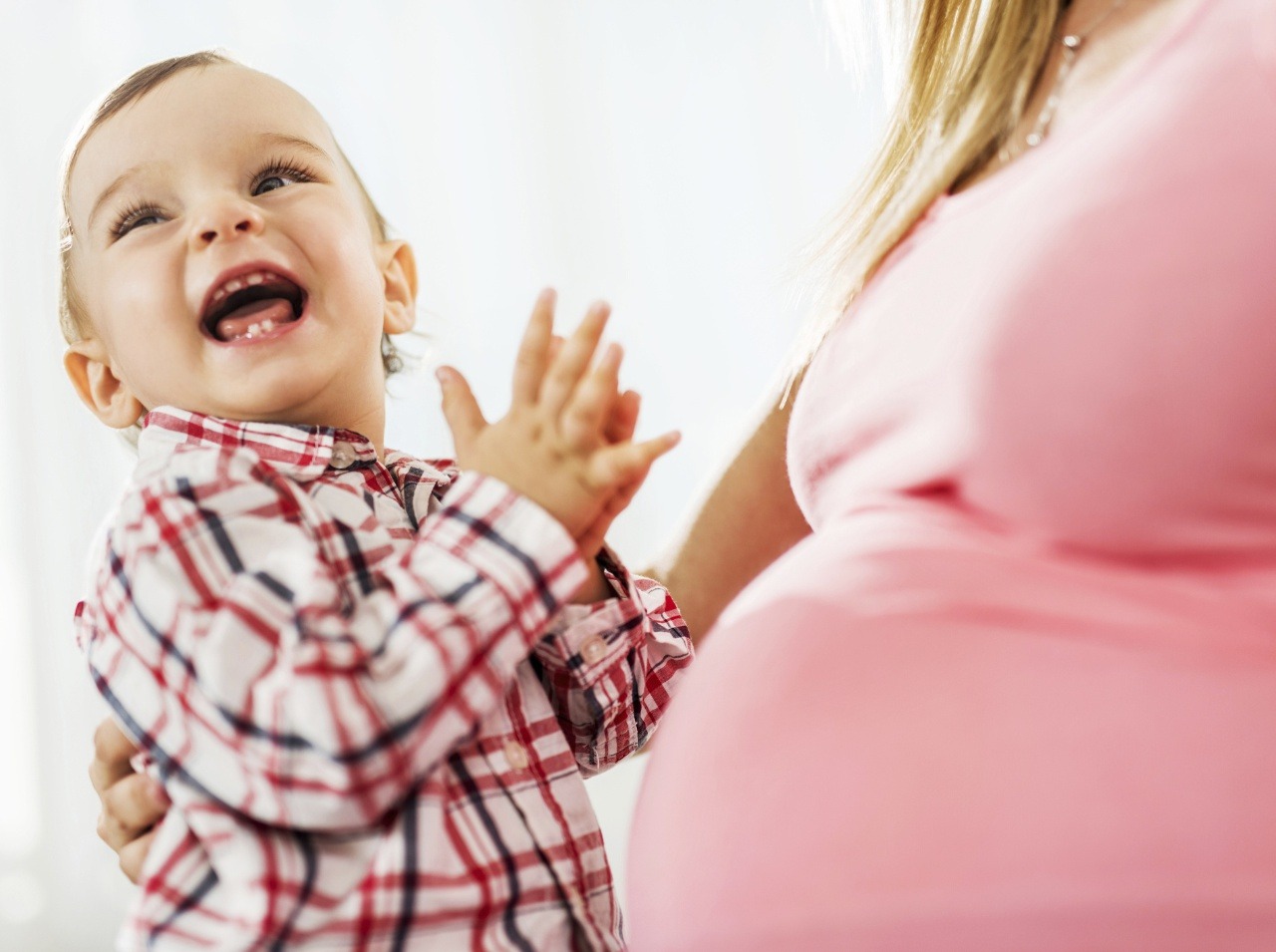 Predčasné pôrody sú nebezpečné, rizikové je mať dieťa vo vyššom. veku 
