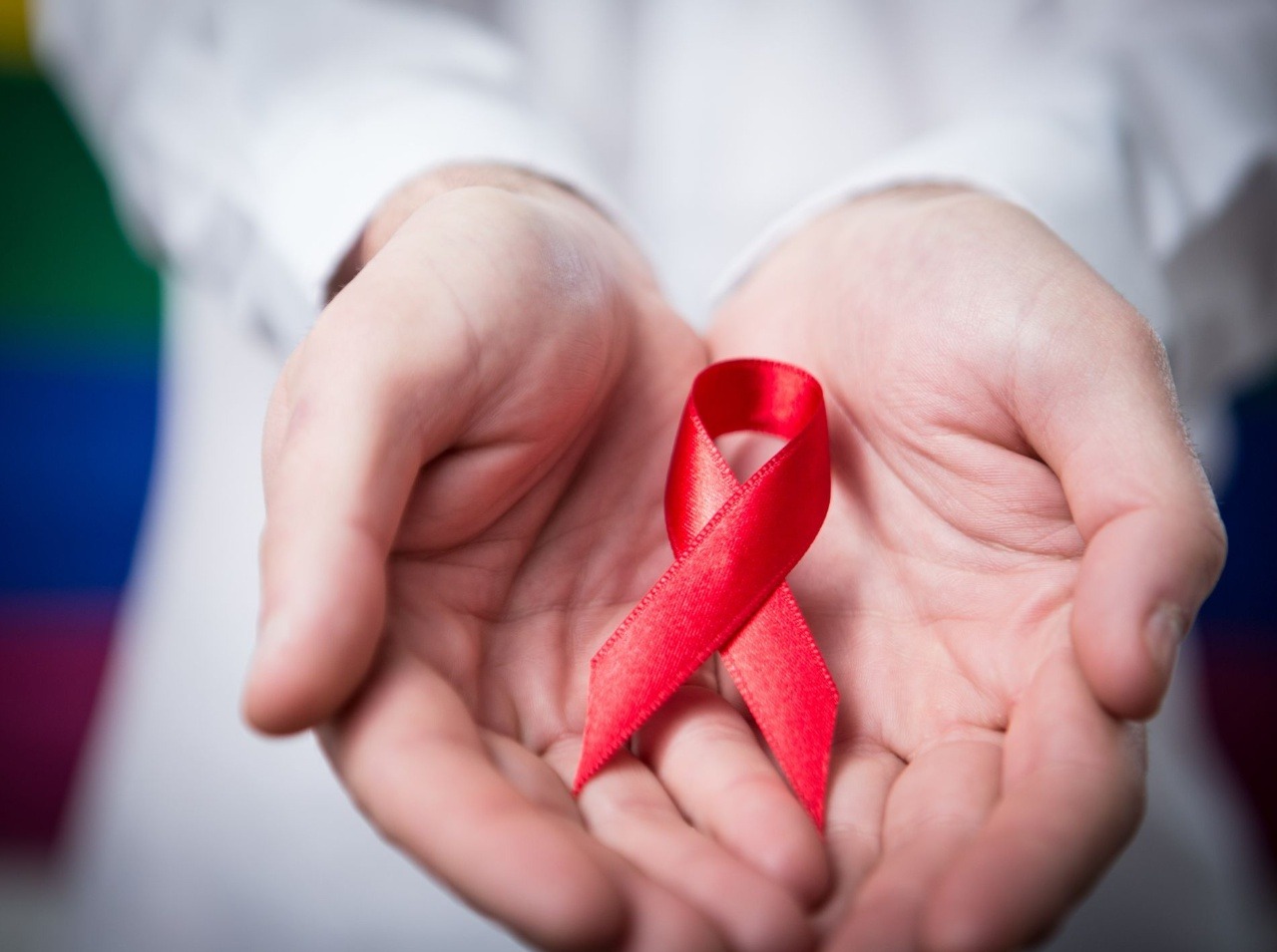 Hlavnou témou Medzinárodného dňa boja proti AIDS je snaha o odstránenie nedostatkov v oblasti prevencie a liečby infekcie HIV.