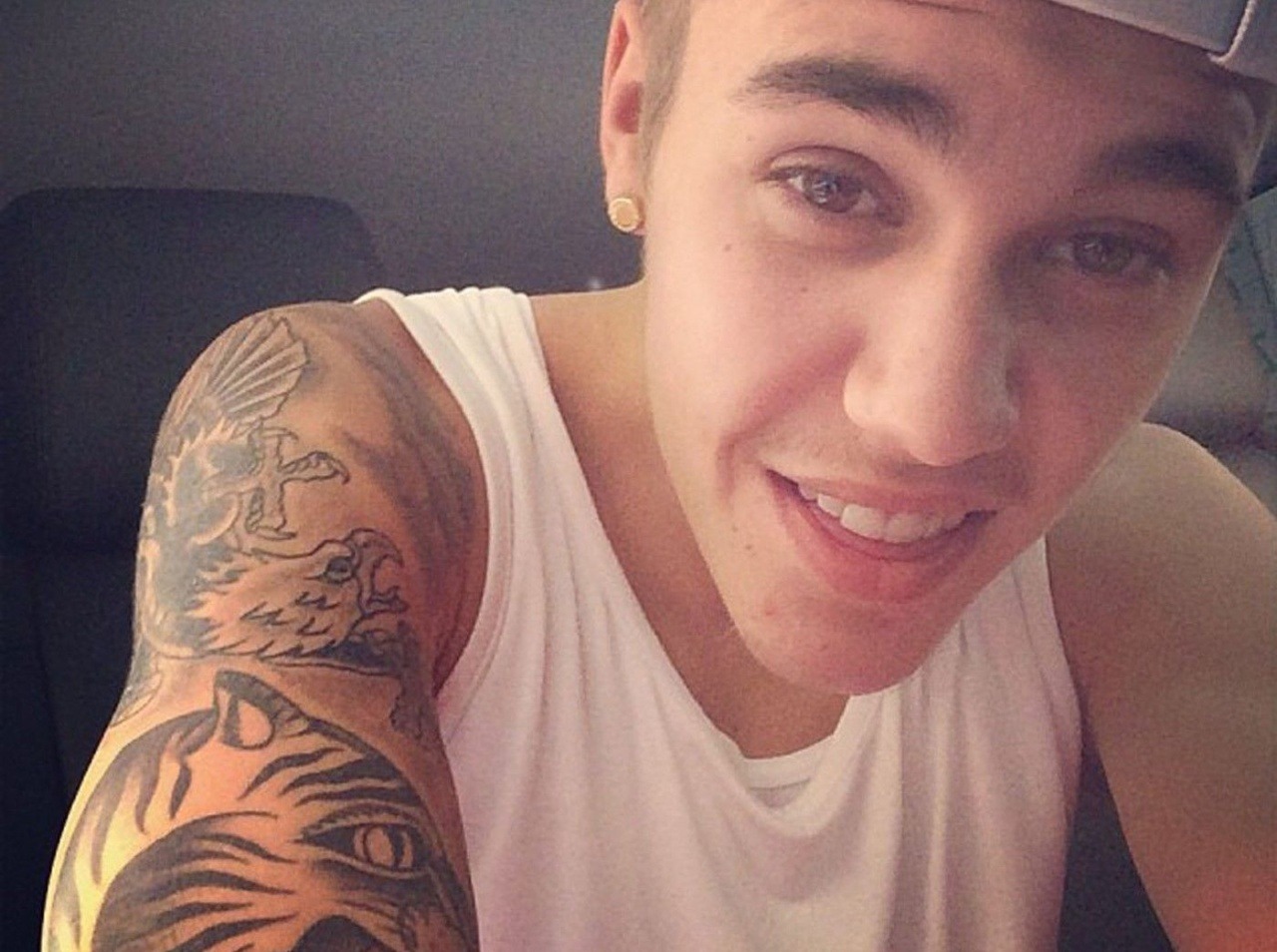 Aj Justin Bieber podľahol fenoménu selfie. 